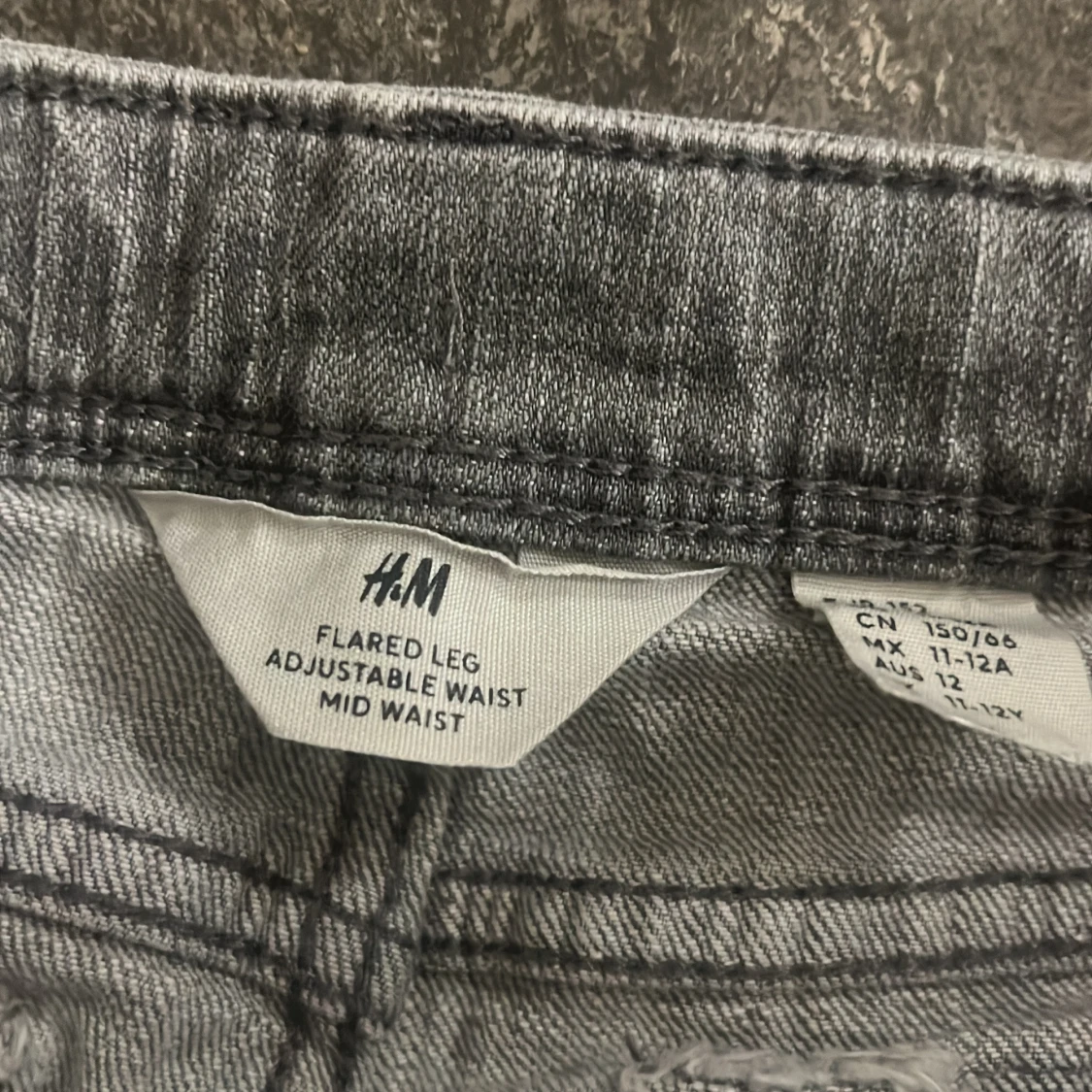 Grå flared jeans från H&M - 3