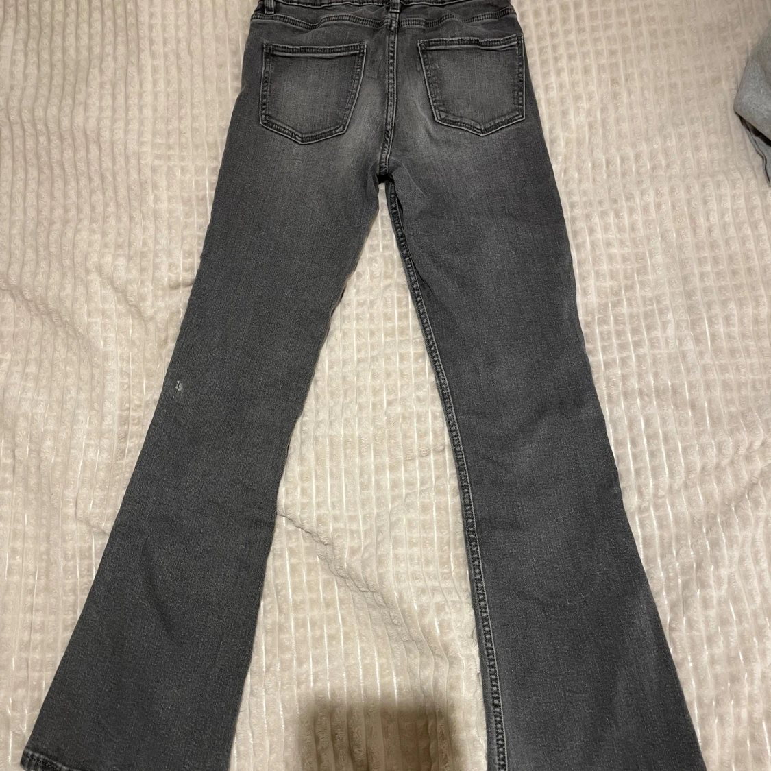 Grå jeans från Gina Tricot - 2