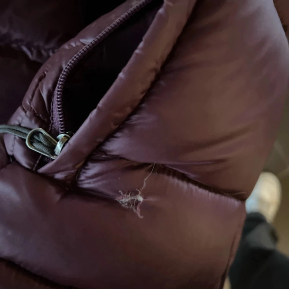 Vinröd dunjacka från The North Face - 3