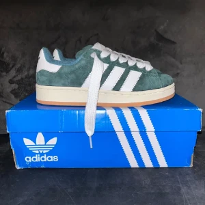 Adidas Campus  - Säljer dessa ASAP då jag ska flytta och dom endast samlat damm i garderoben. Först till kvarn, 399kr 🤝🏻