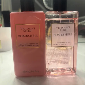 Victoria's Secret Bombshell set - Säljer ett set med Victoria's Secret Bombshell, inkluderar en lotion och en  mist 🤗 misten är knappt använd och nästan full, lotionen är lite mer än hälften kvar 🥰 250ml 