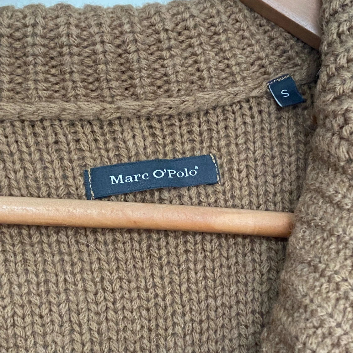 Brun  stickad kofta från Marc O'Polo - 1