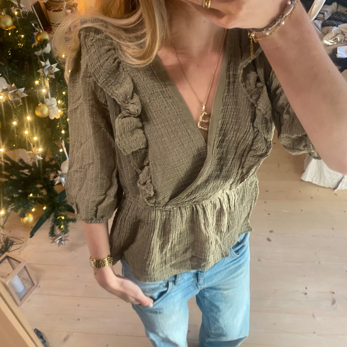 Trekvartsärmad volang blus - 91