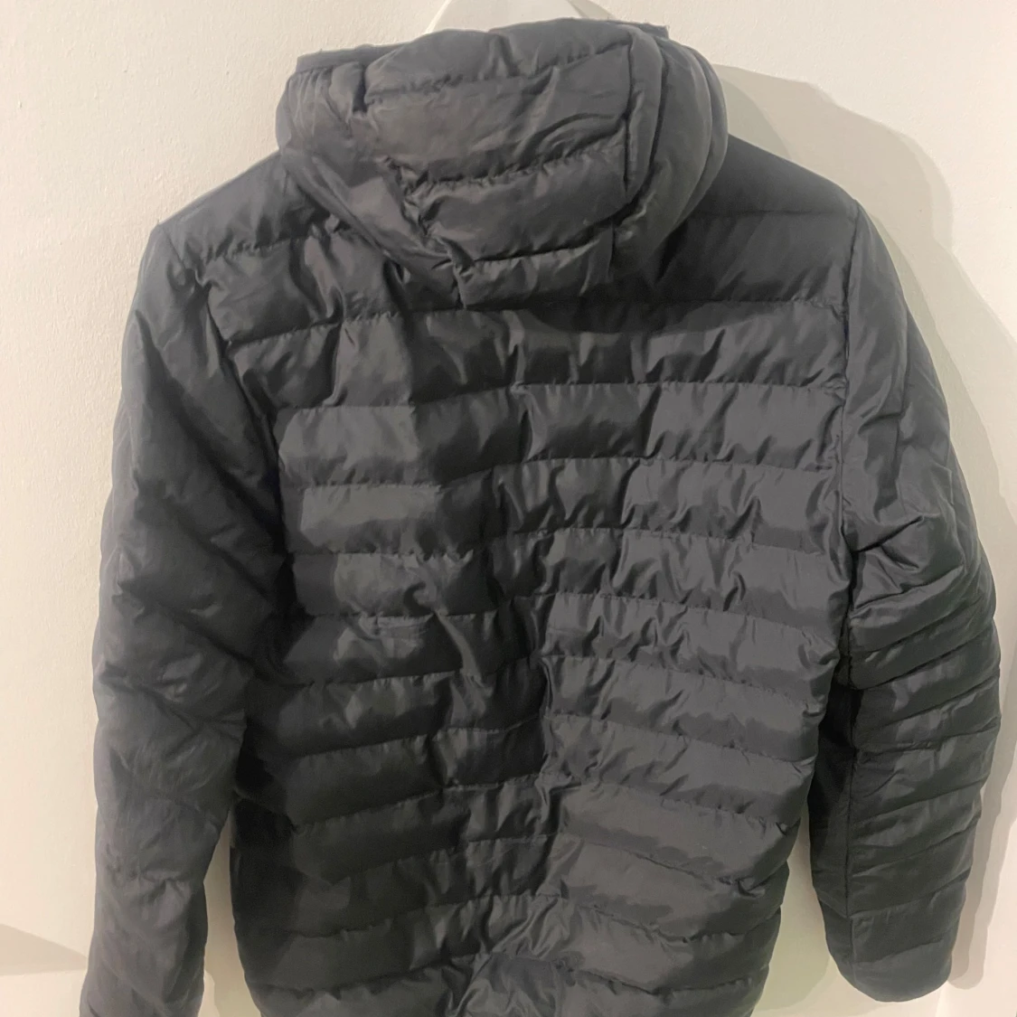 Svart haglöfsjacka - 1