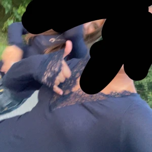 Såhär ser intimissmi tröjan ut❤️ - Den är super fin den har kommit till användning max 5 gånger. Ingen har gått sönder eller nåt sånt❤️