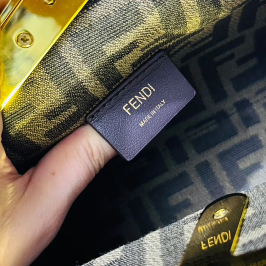 Svart axelväska från Fendi - 92