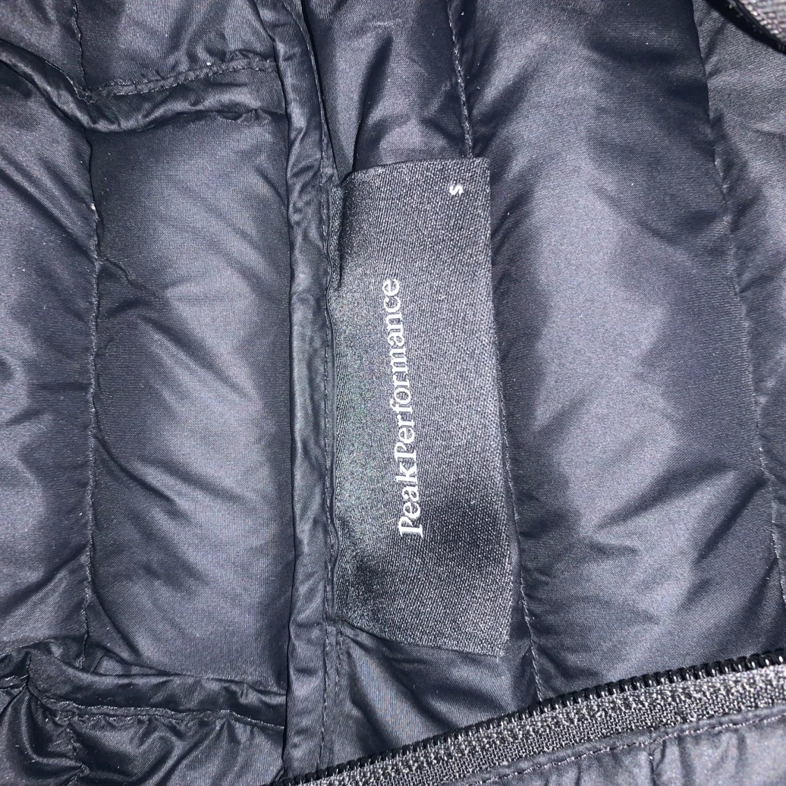 Svart dunjacka från Peak Performance - 91