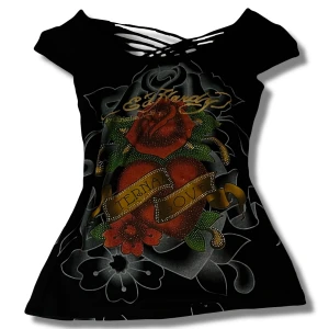 Ed Hardy - Snygg svart topp från Ed Hardy med ett färgglatt tryck av en ros och texten 'Eternal Love'. Toppen har en unik snörning vid halsen och korta ärmar