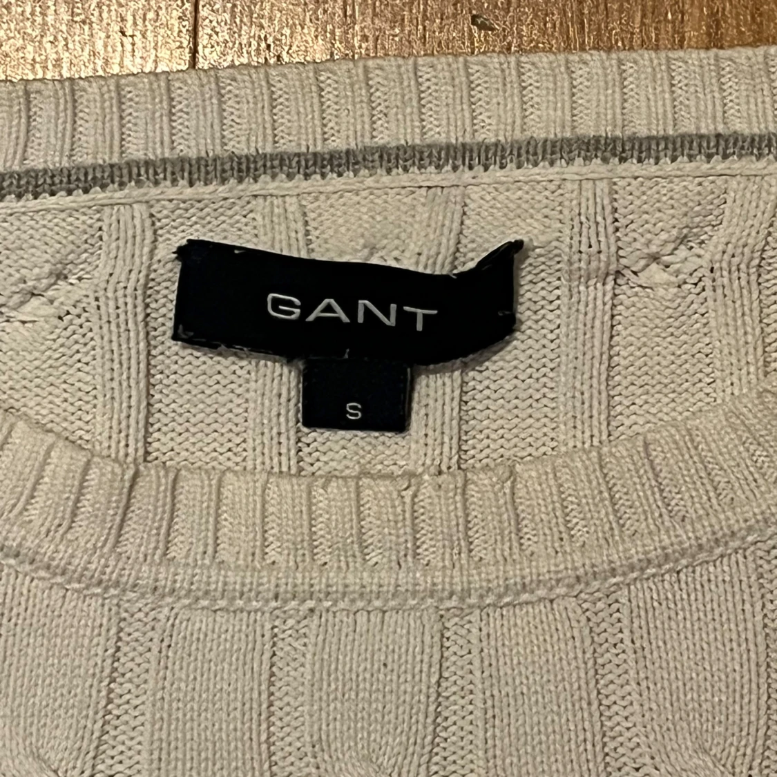 Vit stickad tröja från GANT - 92