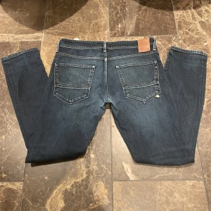 Jack & Jones Jeans - Säljer dessa Jack & Jones jeans i modellen Glenn, mycket fint skick. Hör av dig vid funderingar.