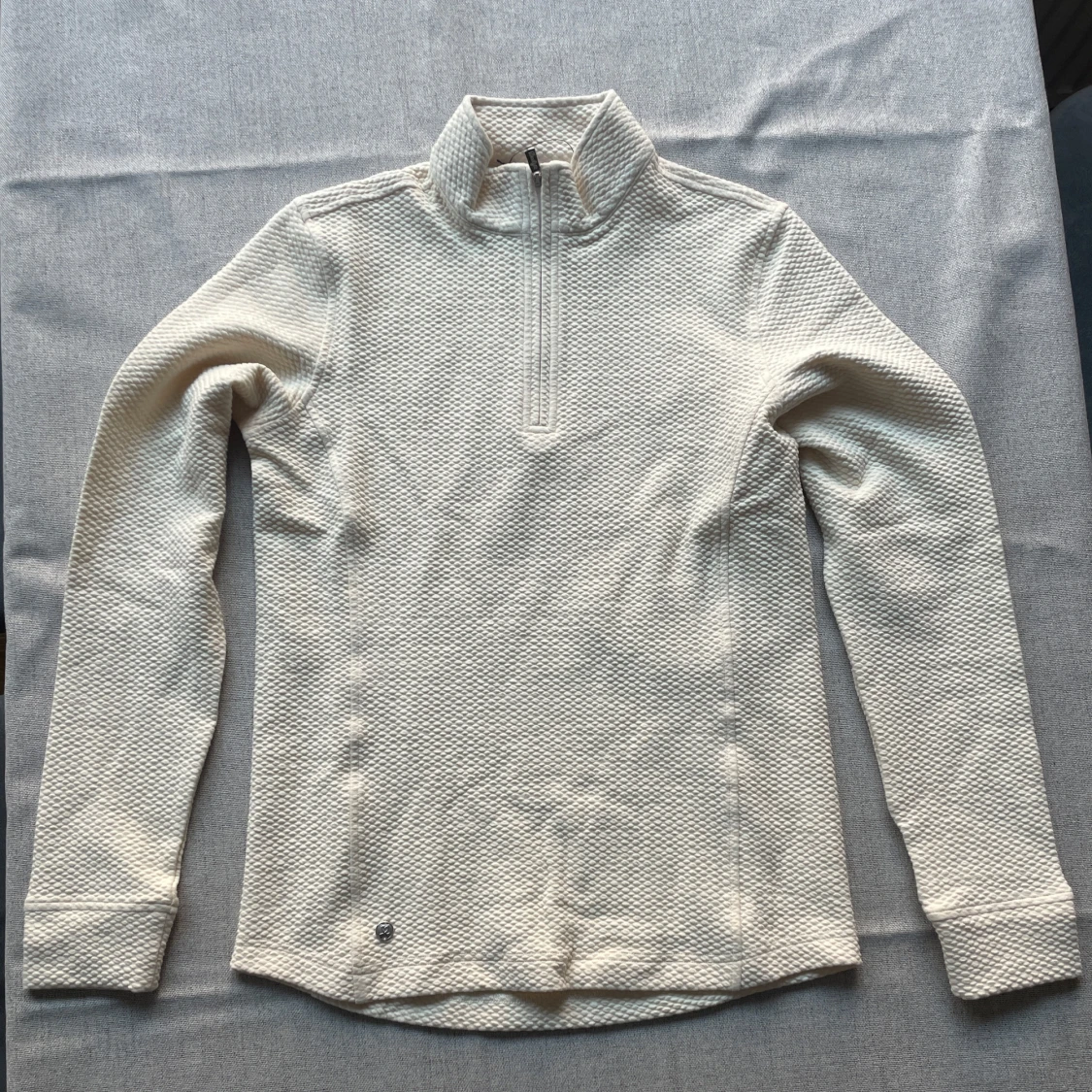 Vit långärmad tröja med dragkedja