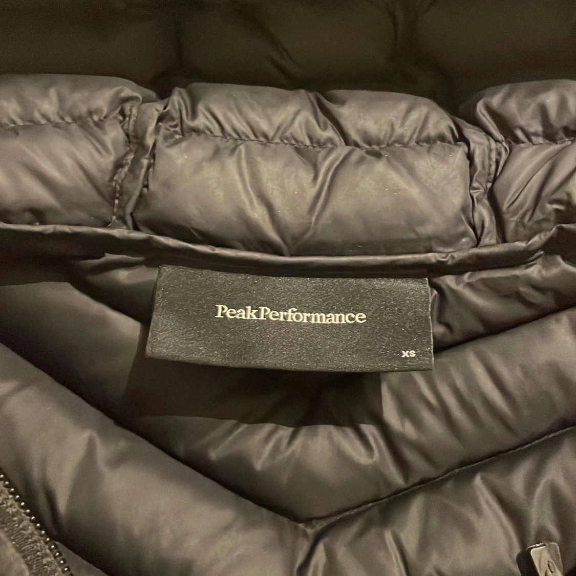 Svart dunjacka från Peak Performance - 2