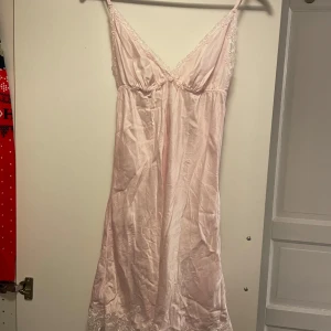 Rosa nattlinne/klänning - Aldrig använd