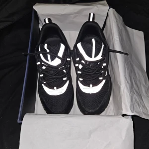 Svarta sneakers b22 - Svarta chunky sneakers b22 kan pruta till 1400