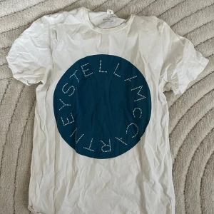 Stella McCartney T-shirt  - Snygg Stella McCartney tröja passar storlek XS