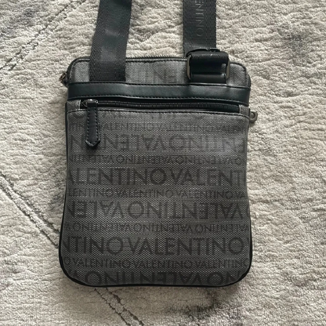 Valentino axelväska - 90