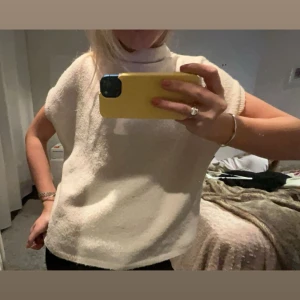 Beige kortärmad tröja - Tröja till alla tillfällen. Superfin!!