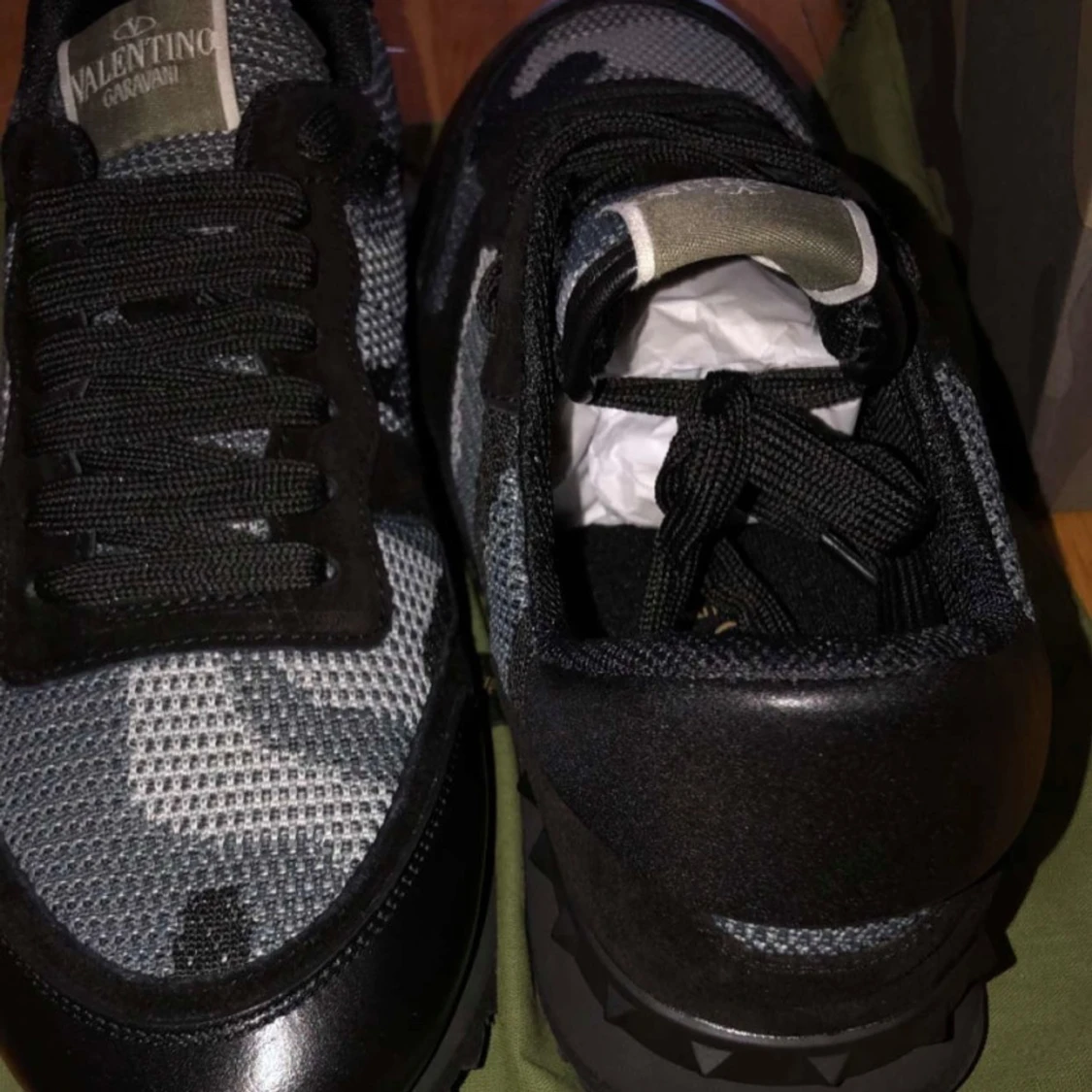 Valentino Garavani sneakers i camouflage - 1