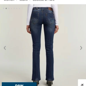 Blå bootcut jeans från G-Star RAW - Helt nya oanvända snygga blå bootcut jeans från G-Star RAW. Low waist.   Ny pris 1399kr.