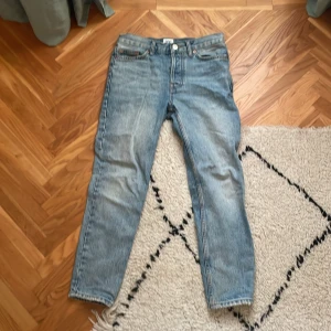 BDG jeans från Urban Outfitters - Dem sitter som regular men lite mer åt slimhållet. Växte ur så så rensar garderoben nu.  Passar bra ifall man är 160 ca
