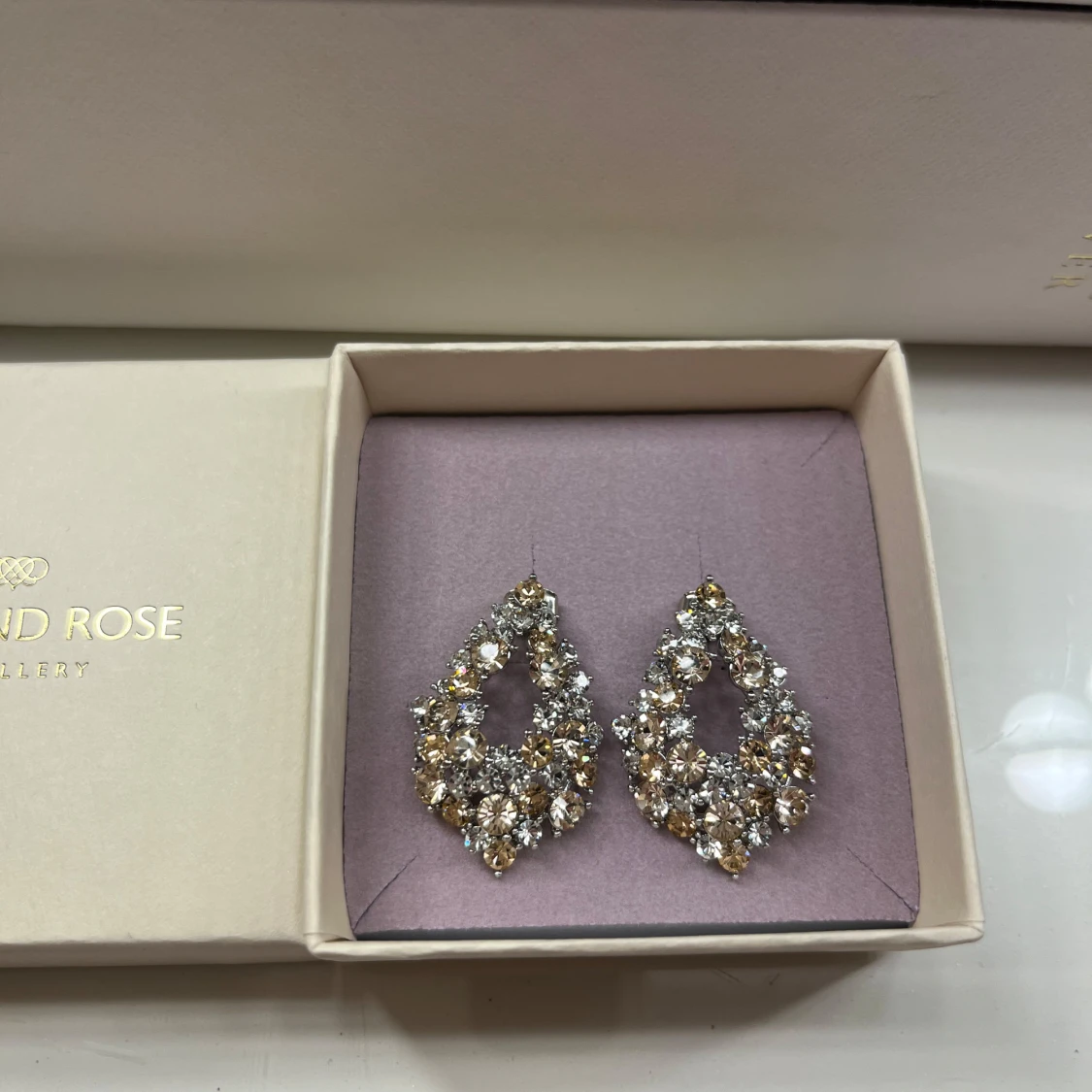 Glittriga örhängen från Lily and Rose - 90