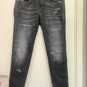 💫 Replay jeans 💫 - Riktiga fina jeans med bästa kvaliten Storlek W28 L30 skick 10/10 använd kring 2 ggr mitt pris : 459kr, Hör av dig vid minsta fundering ⭐️