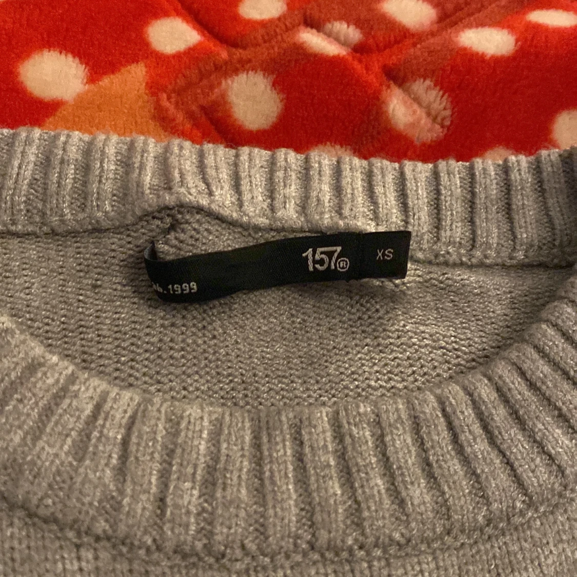 Grå och svart randig tröja från 157 - 91