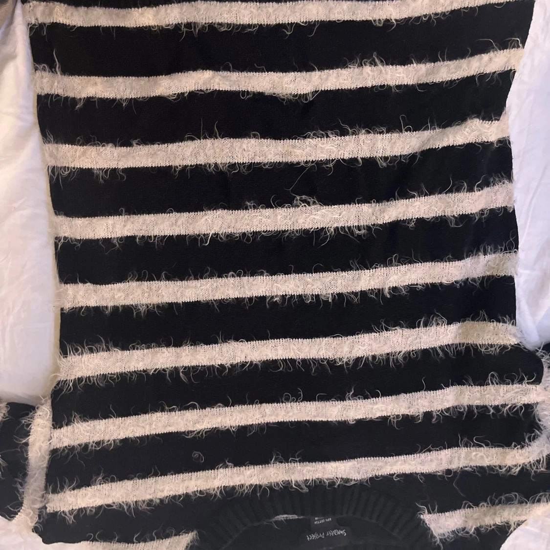 Svart och vit randig tröja från Sweater Project - 92