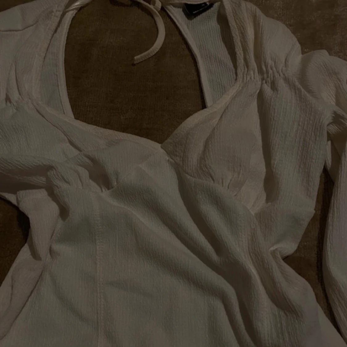 Vit blus med knytband - 90