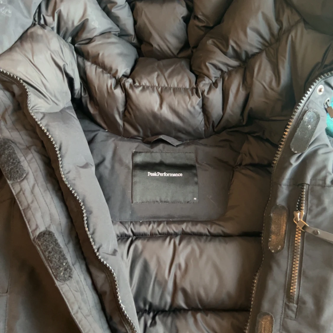 Svart dunjacka från Peak Performance - 92