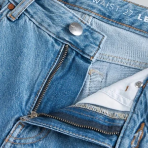 Lågmidjade jeans - Säljer dessa blåa Lågmidjade jeansen.                                 W25 L32 