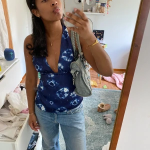 Blå batikmönstrad halterneck-topp - Tie dye halterneck-topp från Zara i jättebra skick! 