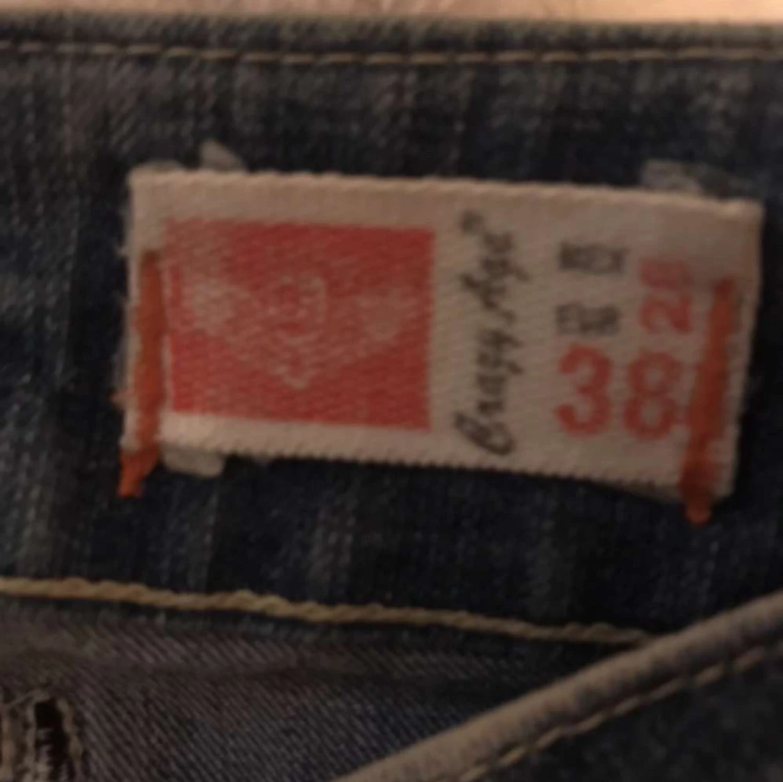 Blå jeans med broderade detaljer från Crazy Age - 93
