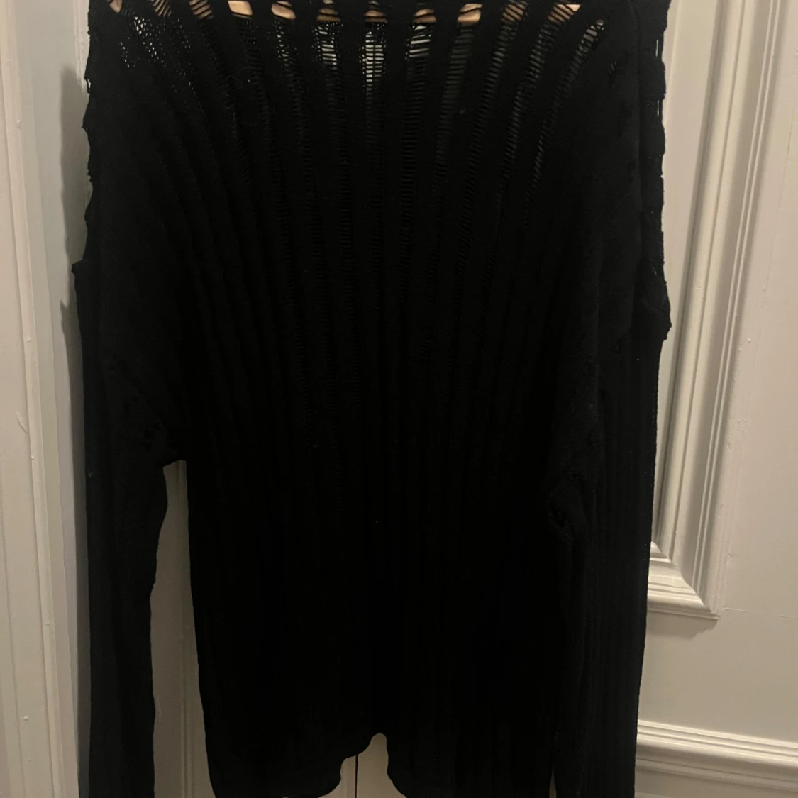 Svart stickad tröja  - 1