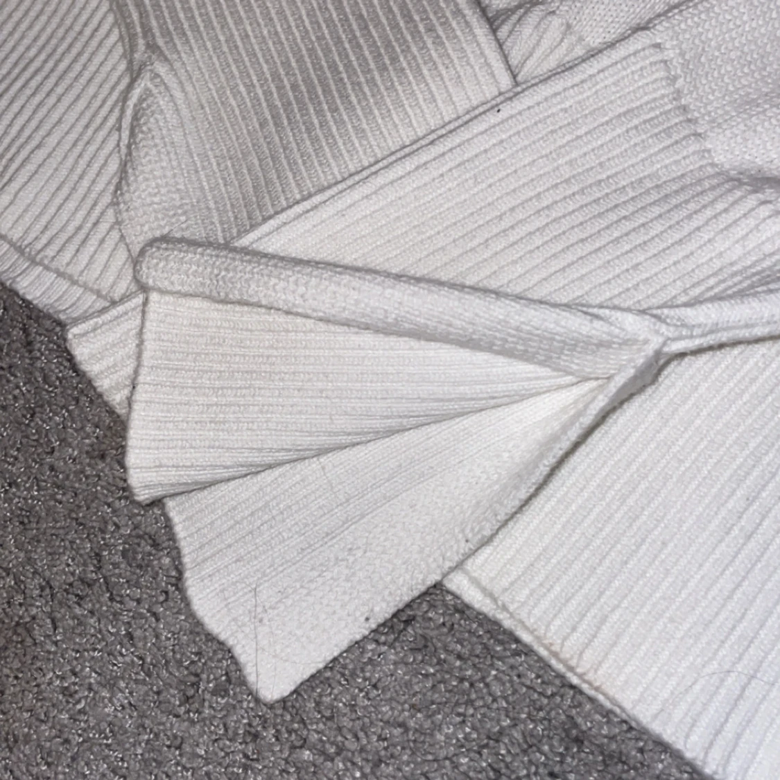 Vit stickad tröja från Bik Bok - 90