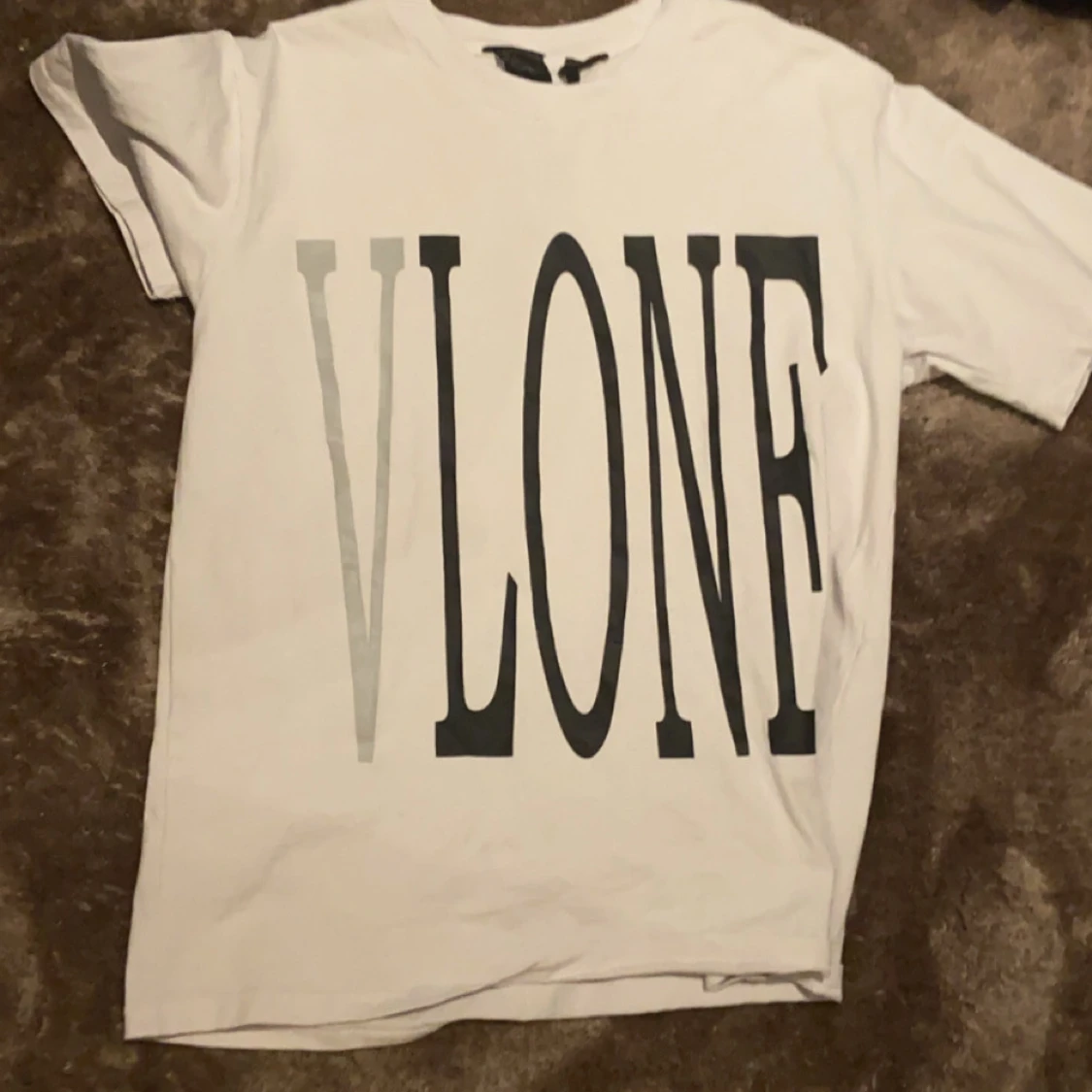 Vit och svart t-shirt från VLONE