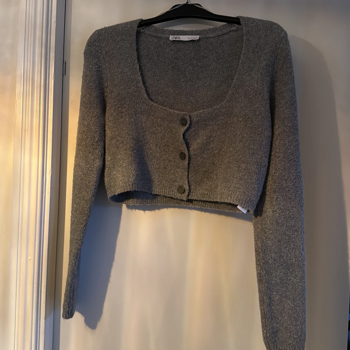 Grå croppad kofta från Zara - 92