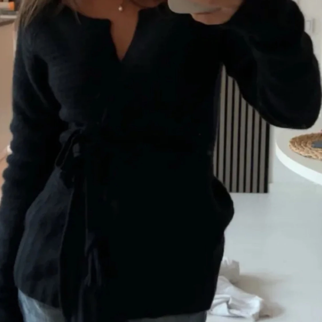 Svart klänning med öppen rygg - 93