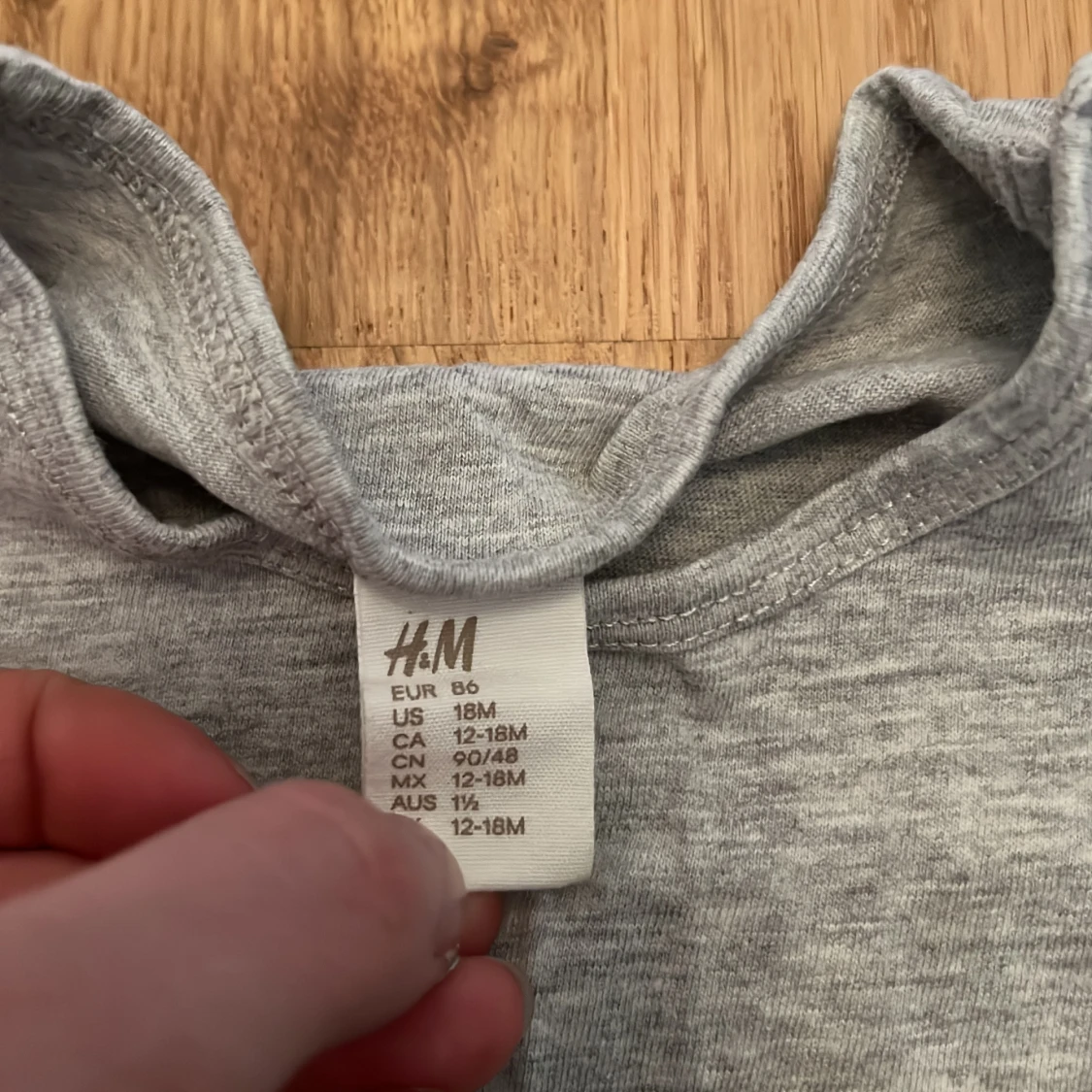 Grå ärmlös topp från H&M - 90
