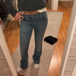 Blå jeans med bootcut - Säljer ett par snygga blå jeans ifrån ltb i mycket bra skick!