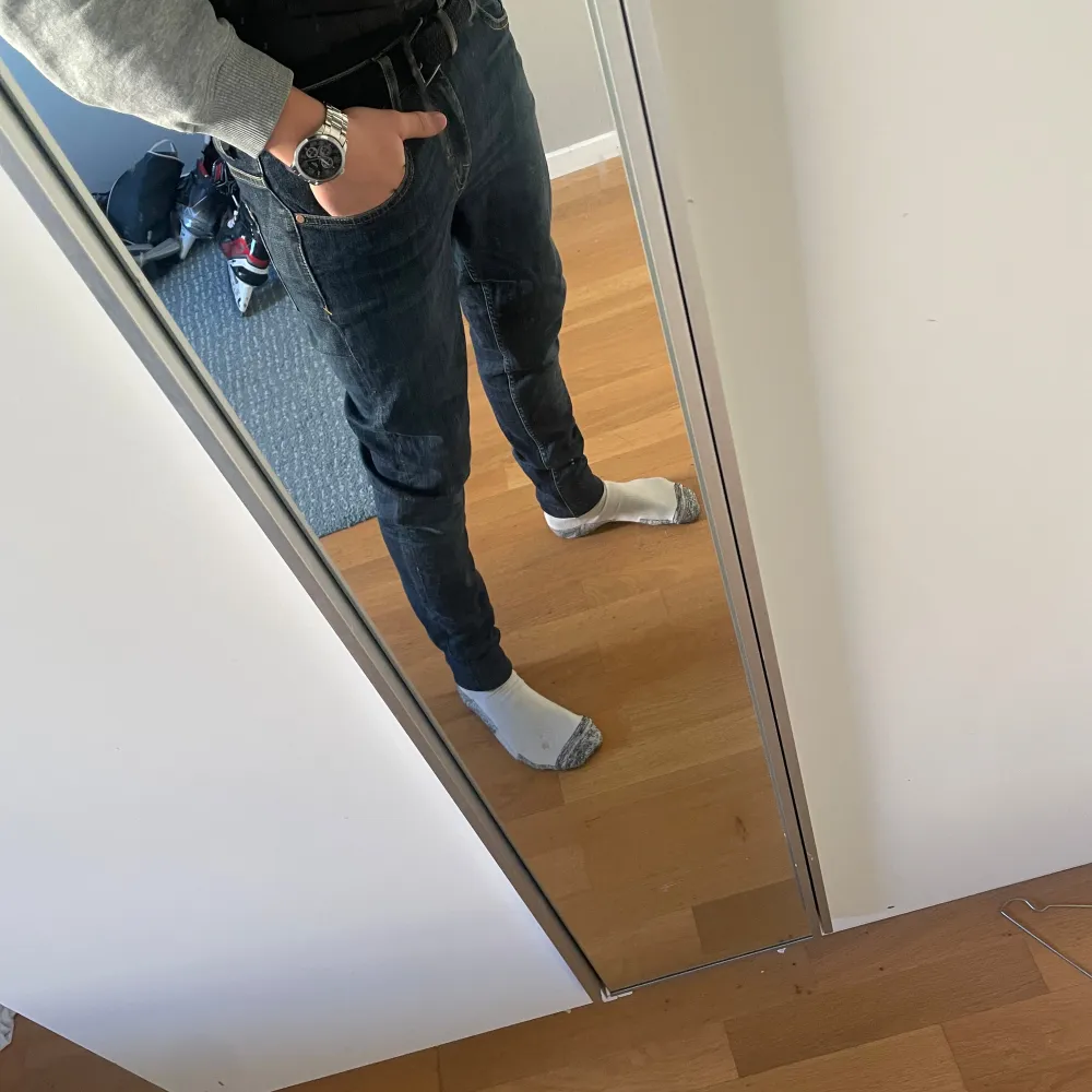 Tja! Säljer ett par feta jeans från Tiger of Sweden. |storlek 20/32| passform slim. Hör av er vid mer frågor!. Jeans & Byxor.