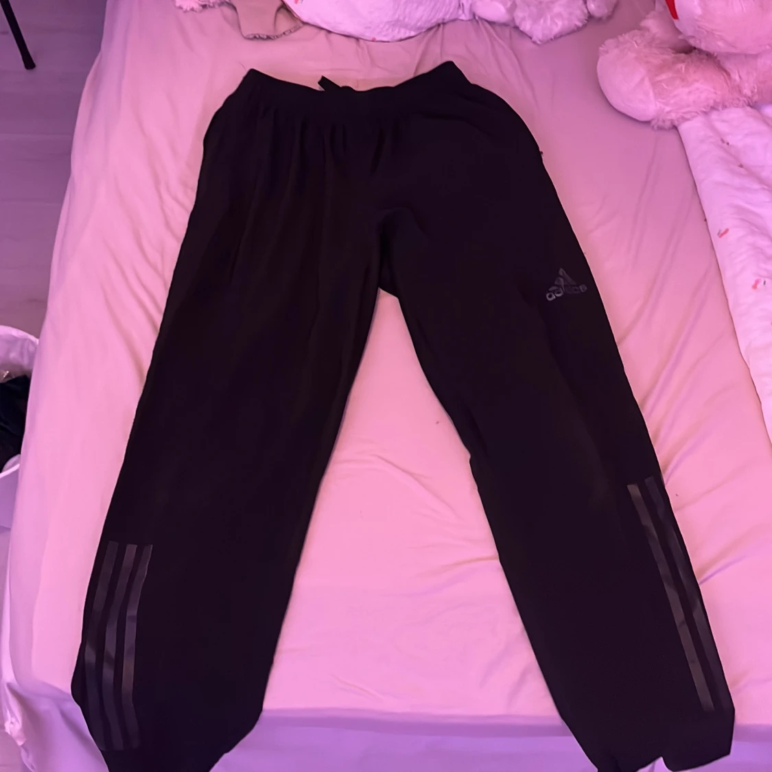 Svarta träningsbyxor från Adidas