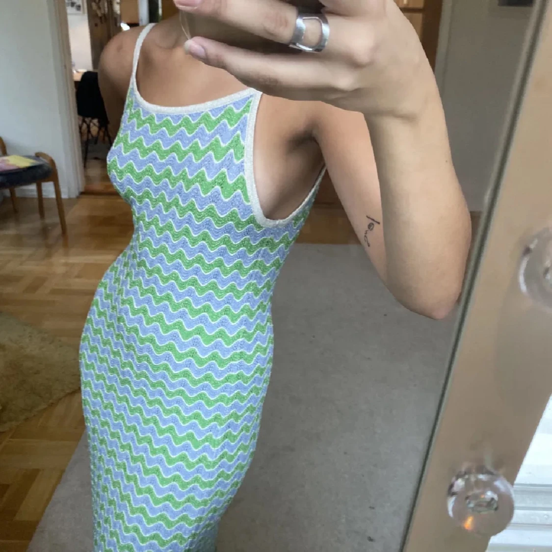 Vintage klänning med öppen rygg