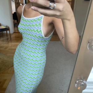 Vintage klänning med öppen rygg - Vintage långklänning.🌸