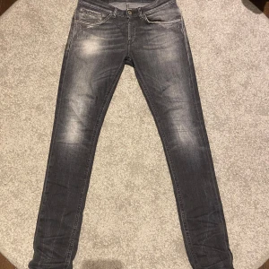 Dondup George  - Tja! Säljer nu mina Dondup George jeans. Skick 10/10 (Knappt använda)