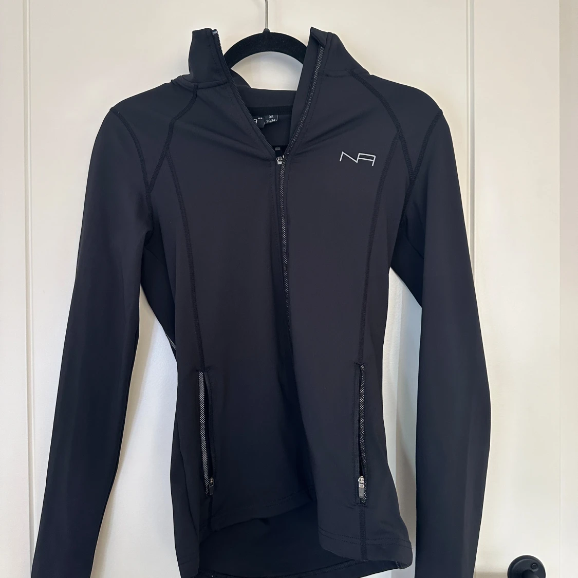 Svart tränings kofta från New Apparel