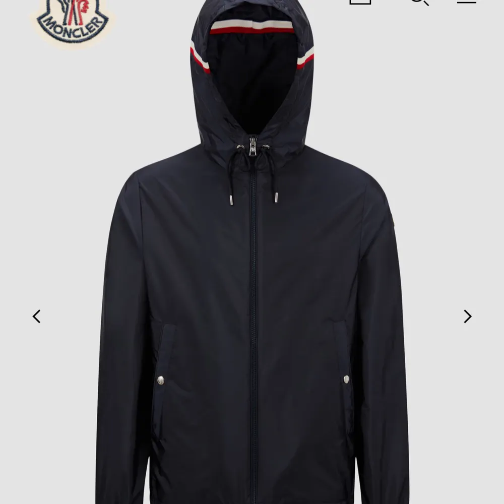 Moncler grimpeurs vindjacka | Skicka 8/10 | FÄRG: Marinblå💙| Storlek:1 Passar: S | NYPRIS: 9000 MITT PRIS: 3000. Jackor.