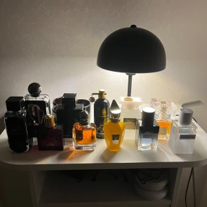 Samples och hela parfymer - Säljer hela parfymer och samples i 2,3,5 ml. Har erba gold xerjoff, Montale arabians tonka, tom Ford eau de soleil blanc, Ysl y Edp,  stronges with you intensely, Lattafa khamrah, Ysl y eau fraiche, club de nuit, Lattafa hayaati, afnan 9pm, och Versace Eros flame. Kom privat för priser
