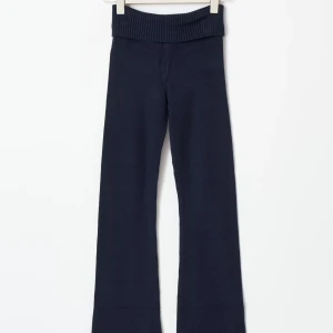 Mjukisbyxor  - Jättefina mjukis från Gina i storlek 158/164 men skulle säga att de är som en XS, lapparna kvar så aldrig använda endast testat! Byxorna är i tall men för långa för mig så passa nog någon som är 170+💙nypris för allt är 500kr