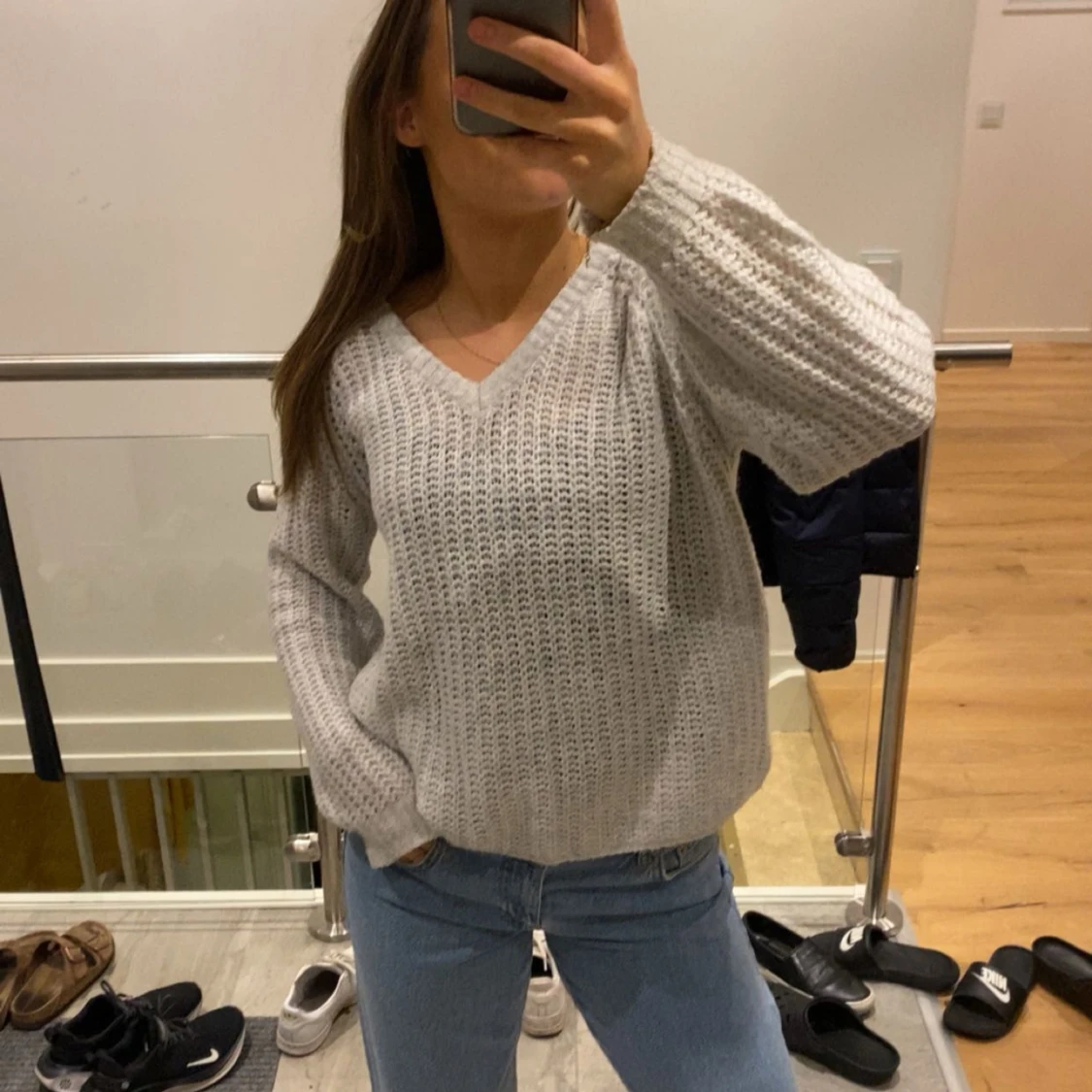 Vit stickad tröja med v-ringning - 90